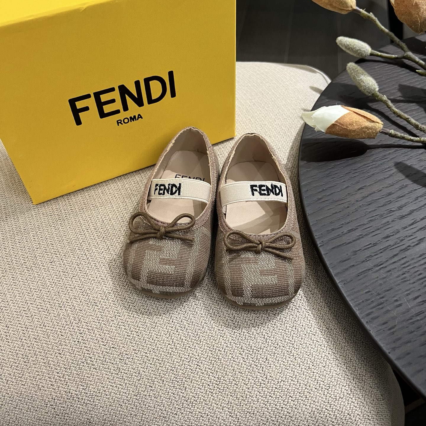 Children's shoes child
